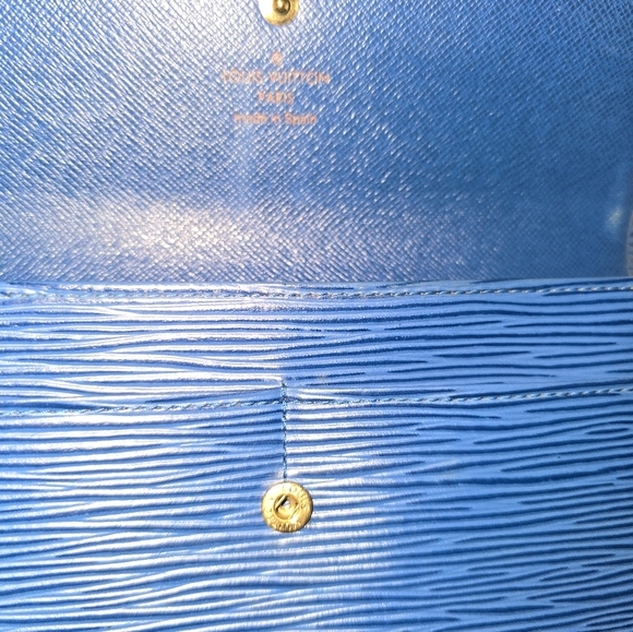 LOUIS VUITTON Epi Porte Monnaie Credit Wallet - Picture 9 of 11